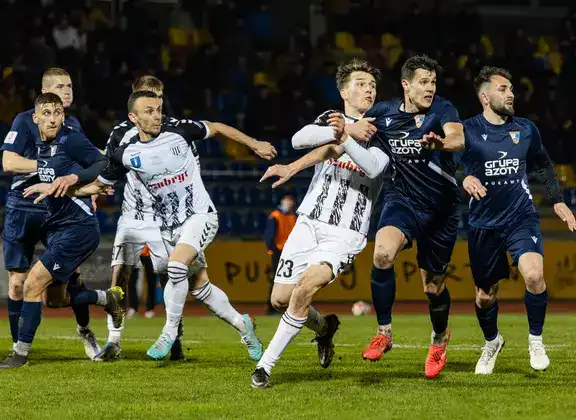 Bardzo ważne wyjazdowe zwycięstwo Sandecji. Biało-Czarni pokonali w Puławach tamtejszą Wisłę