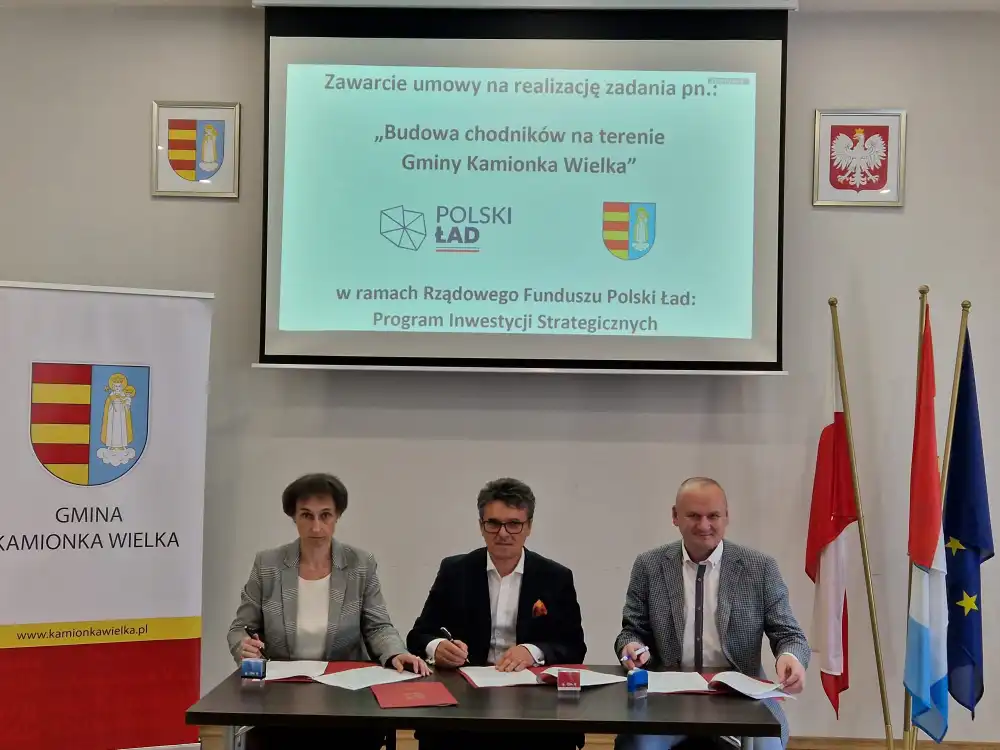 Podpisano umowę na budowę chodników na terenie Gminy Kamionka Wielka