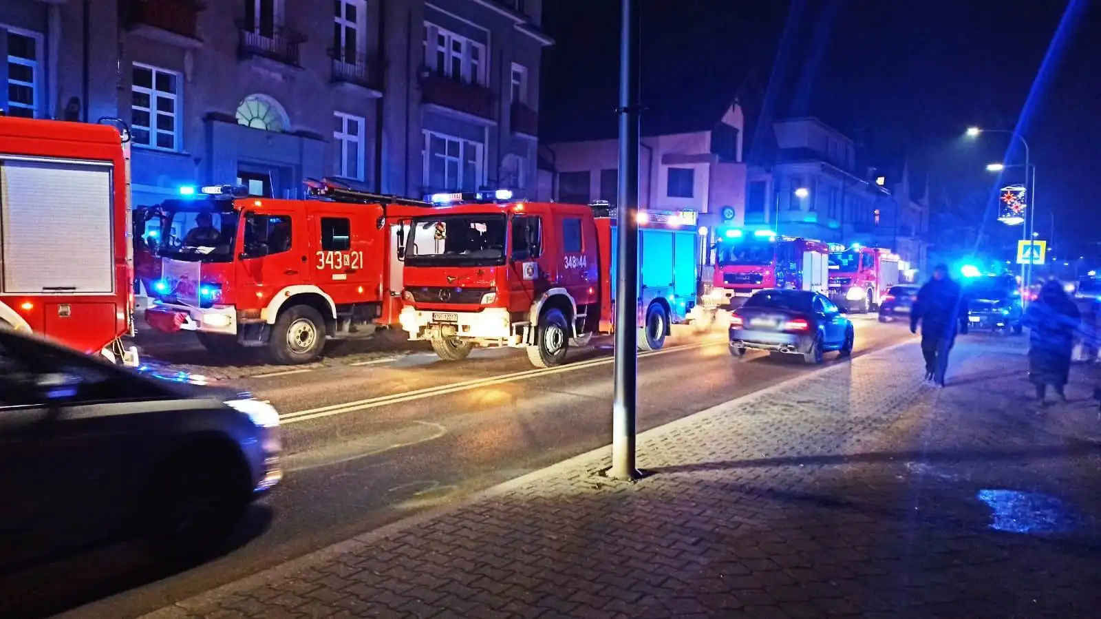 Pożar poddasza budynku w Krynicy-Zdroju. W akcji 9 zastępów straży pożarnej