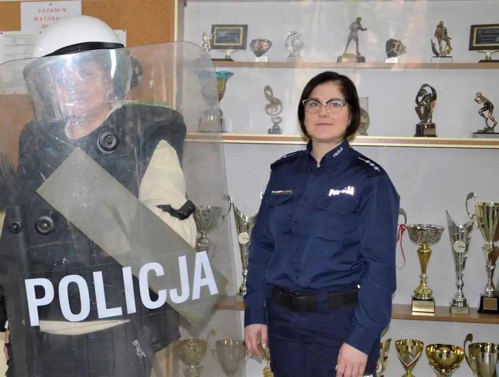 Sądeccy policjanci z wizytą w Zespole Szkół nr 2 im. Sybiraków w Nowym Sączu
