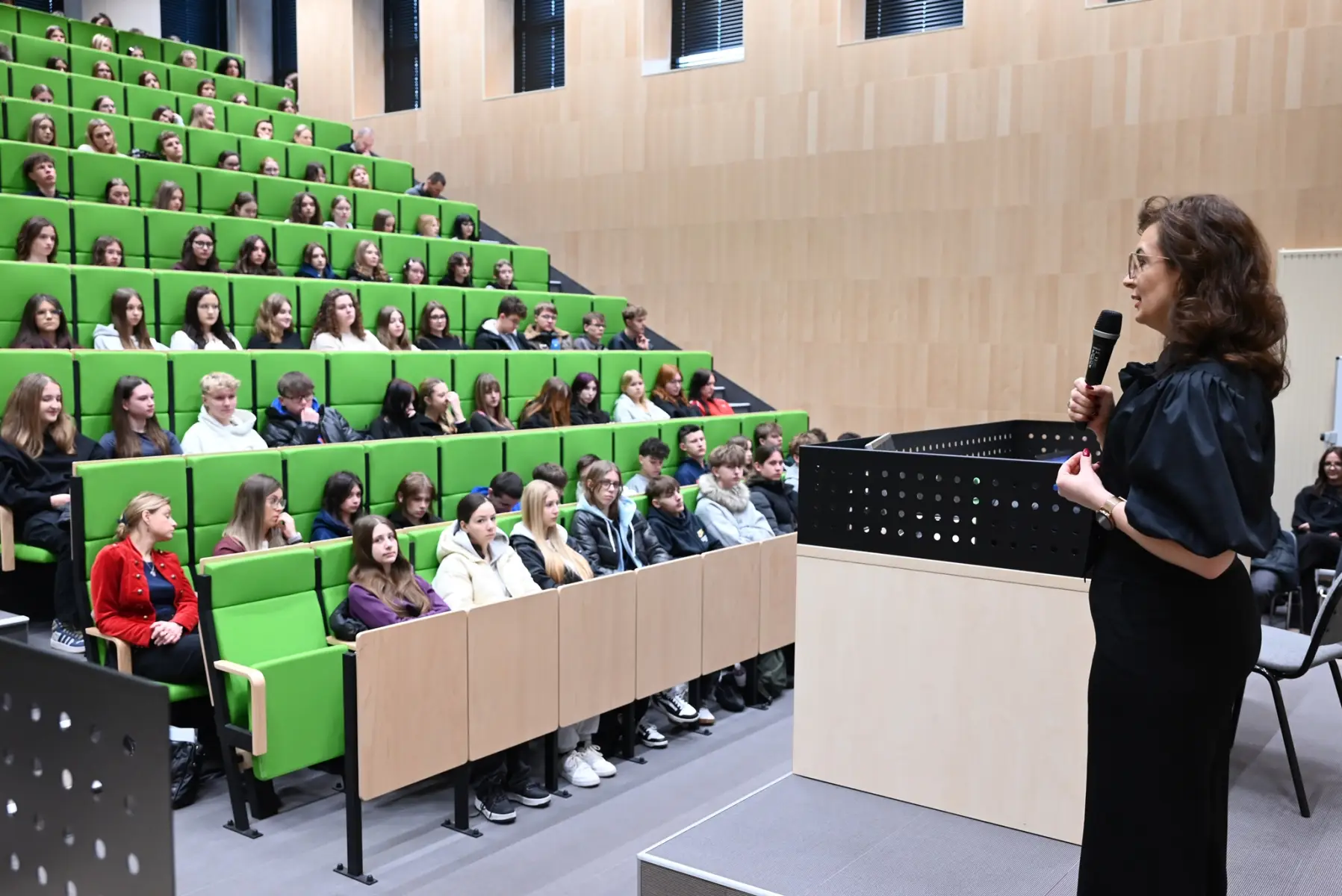 Sądeccy uczniowie poznawali tajniki ekonomii w ANS