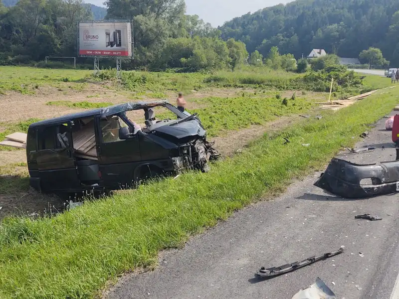 Wypadek na DK75 w Witowicach Dolnych. Jedna osoba była zakleszczona we wraku pojazdu