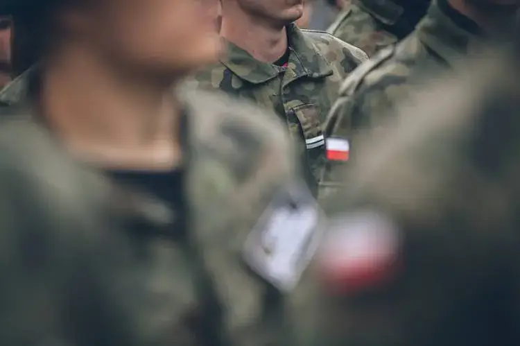 Pojazdy wojskowe i żołnierze na ulicach. Gmina informuje o ćwiczeniach