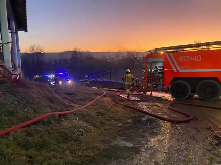 Pożar w Owieczce. Spłonął budynek gospodarczy