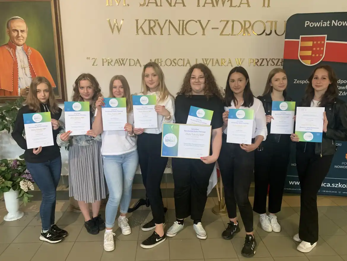 Uczniowie ZSP w Krynicy-Zdroju z certyfikatami Narodowego Banku Polskiego II edycji Złotych Szkół NBP