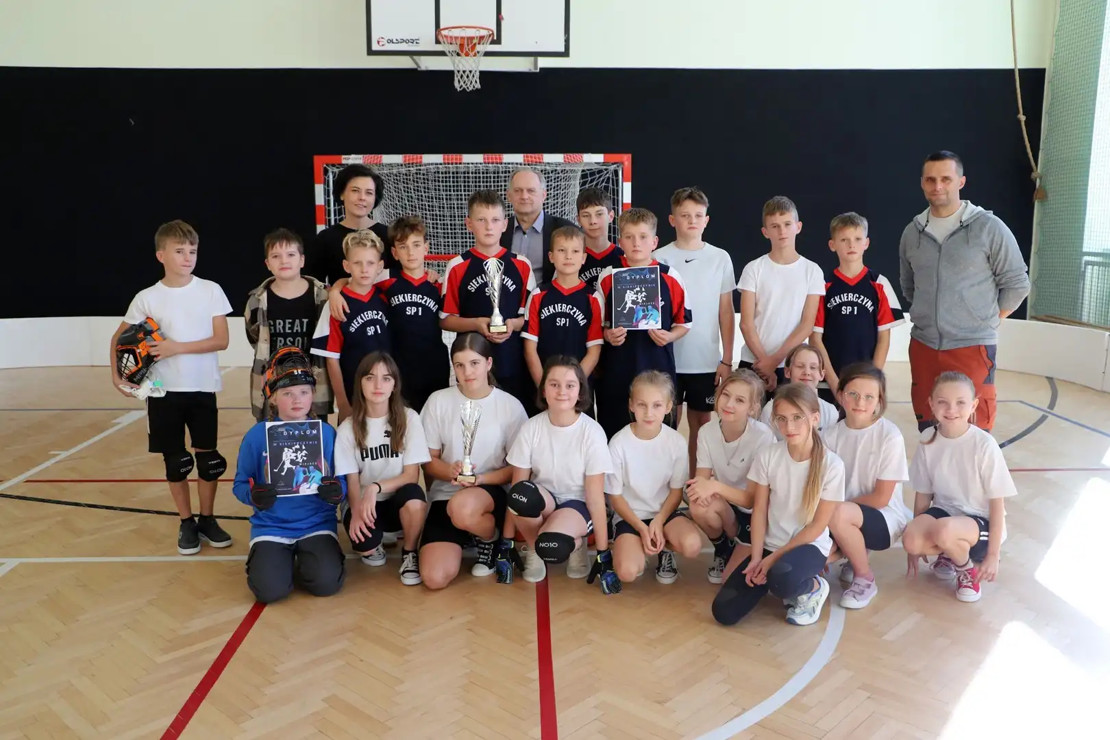 Mistrzostwa Gminy Limanowa w Unihokeju. Triumf uczniów ze Starej Wsi