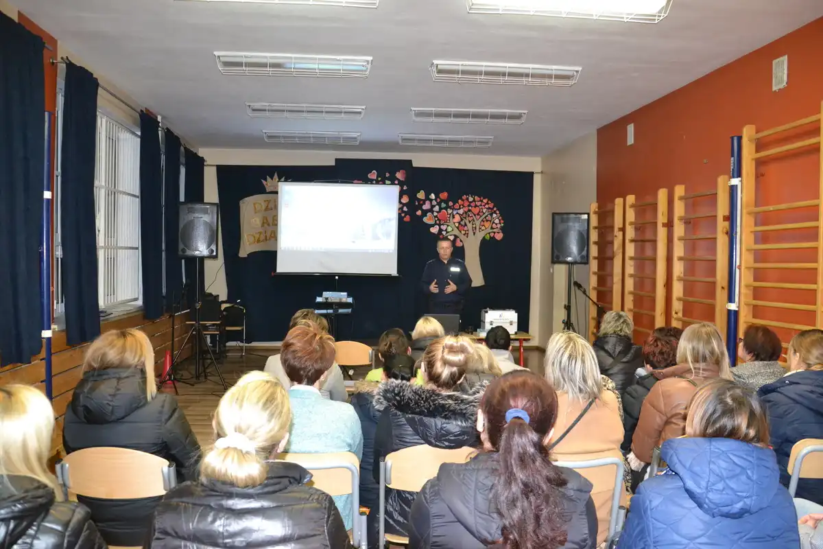 Policjanci z KPP w Limanowej zorganizowali spotkanie edukacyjne dla rodziców