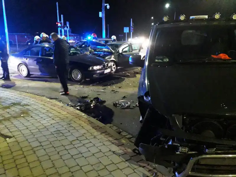 Kolizja w Cyganowicach. Zderzyły się trzy pojazdy