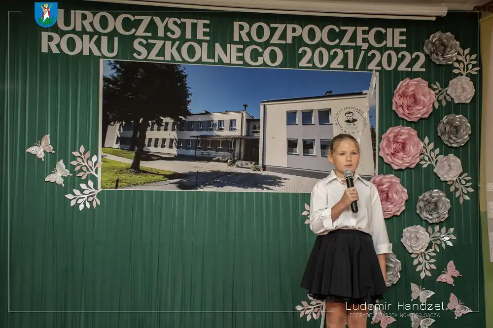 Uczniowie ze Szkoły Podstawowej nr 6 rozpoczynają naukę w wyremontowanym budynku