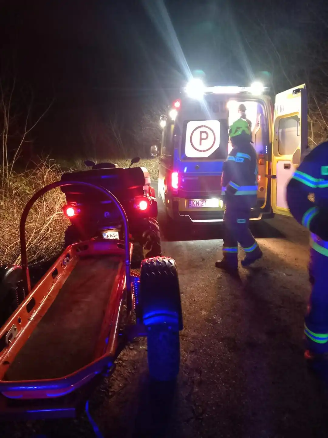 Z pomocą quada do pacjenta. Akcja ratunkowa strażaków i medyków w Obidzy