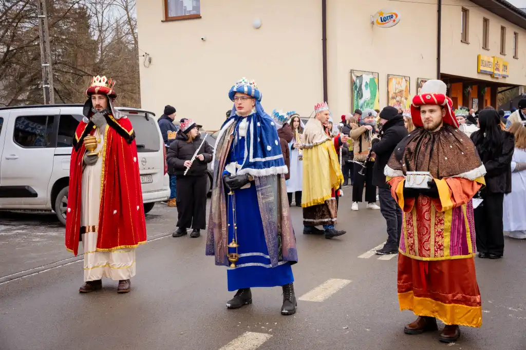 Kolędy na ulicach Łużnej: Orszak Trzech Króli po raz trzeci