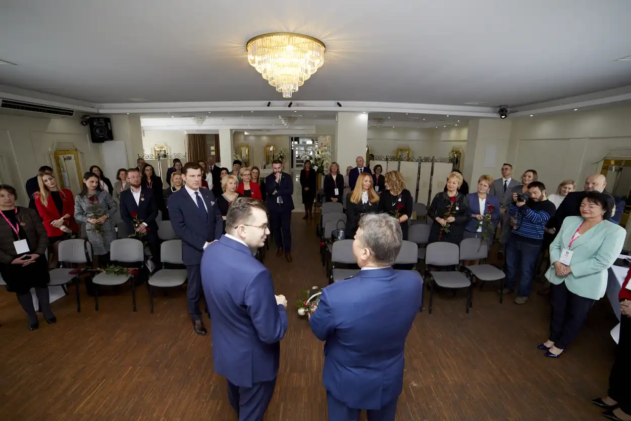 Wojewoda Małopolski wręczył odznaczenia państwowe za zasługi na rzecz ochrony i bezpieczeństwa zdrowia publicznego