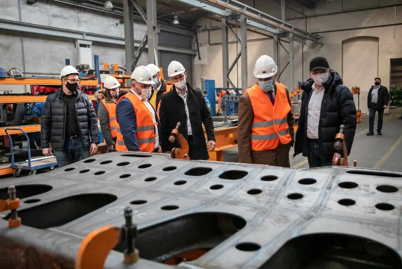 Newag rozpoczął produkcję 21 nowoczesnych pojazdów dla warszawskiej Szybkiej Kolei Miejskiej