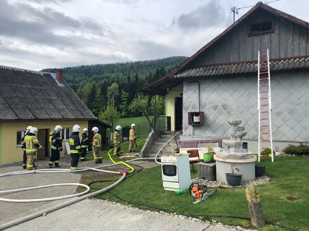 Tragiczny pożar domu w Ptaszkowej. Nie żyje 87-letnia kobieta