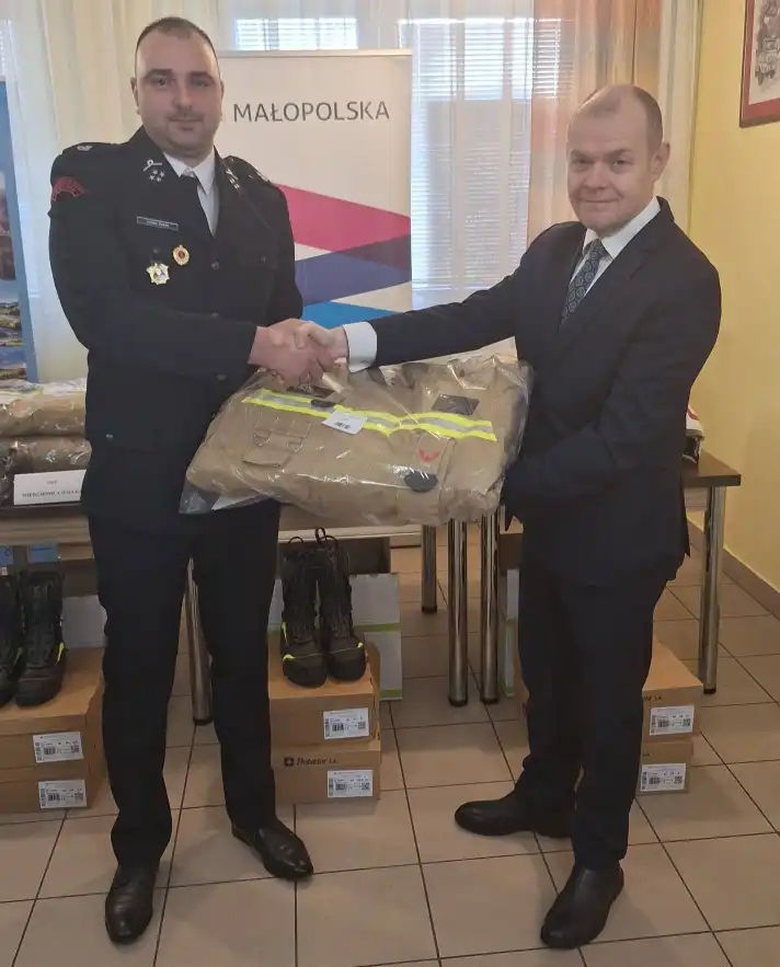 Gmina Piwniczna Zdrój z nowym wsparciem dla strażaków. Dofinansowanie na ubiór specjalny dla OSP