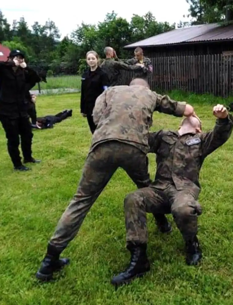 W klasie mundurowej ZS w Marcinkowicach młodzież uczy się skutecznej obrony przed agresorem