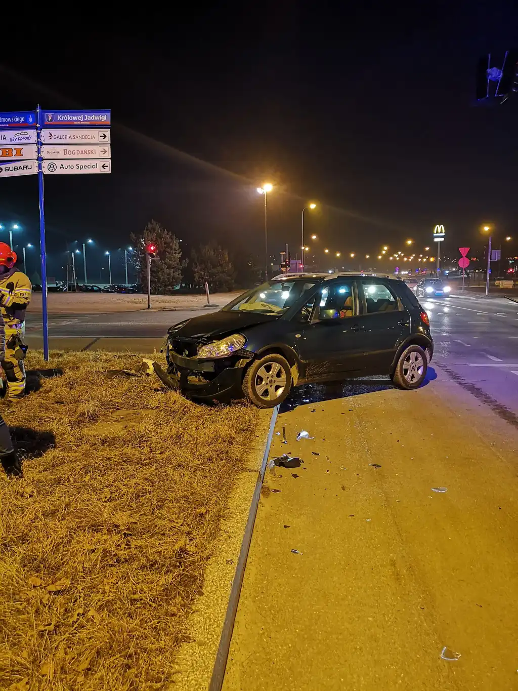 Wypadek na Rondzie Solidarności w Nowym Sączu. Jedna osoba trafiła do szpitala