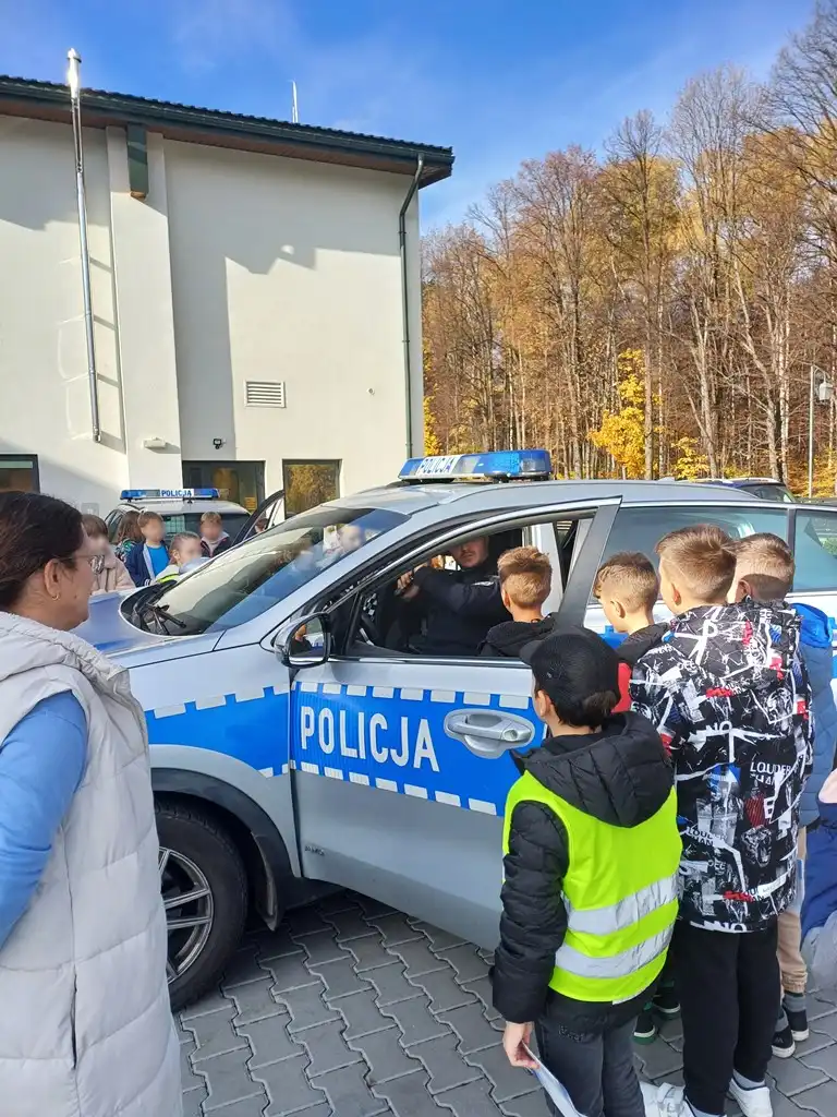 Bezpieczni na drodze. Policjanci w Nawojowej uczą najmłodszych