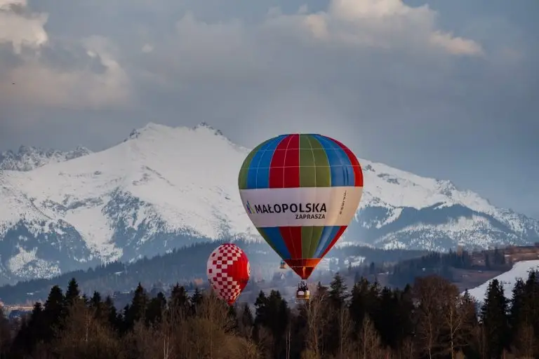 Kolorowe niebo nad Tatrami. Odlotowa Małopolska już w ten weekend