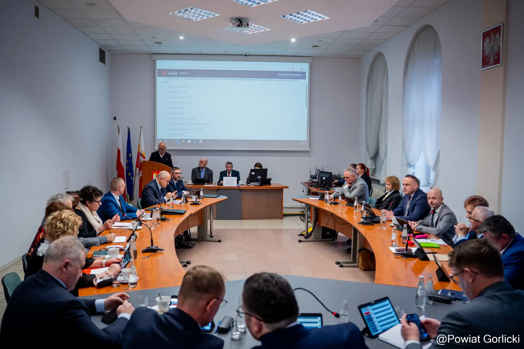 Bezpieczeństwo, edukacja i inwestycje. Sesja Rady Powiatu Gorlickiego