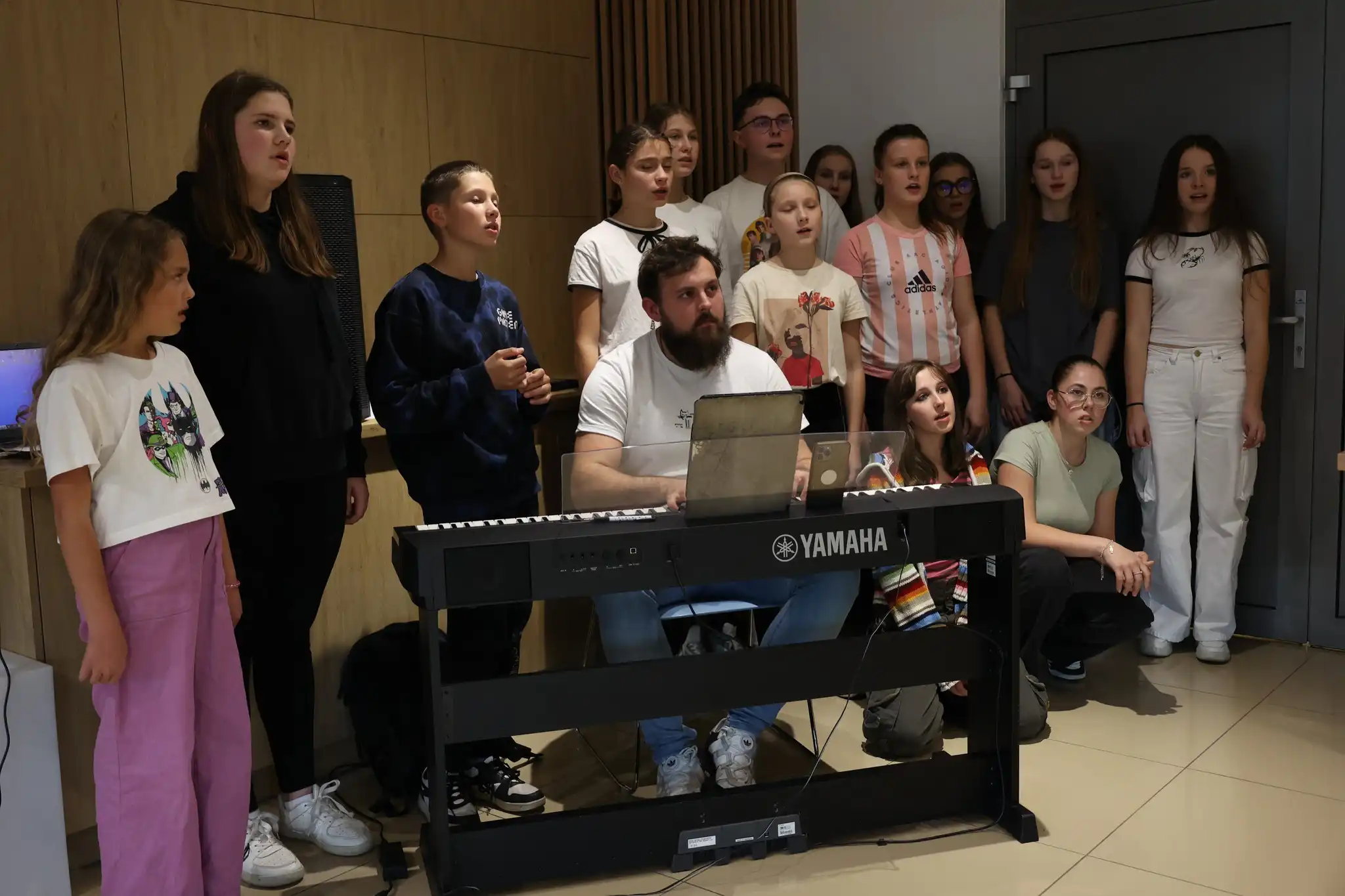 Zgrane pokolenia. Muzykalny projekt „Teatr bez granic” w Łososinie Dolnej