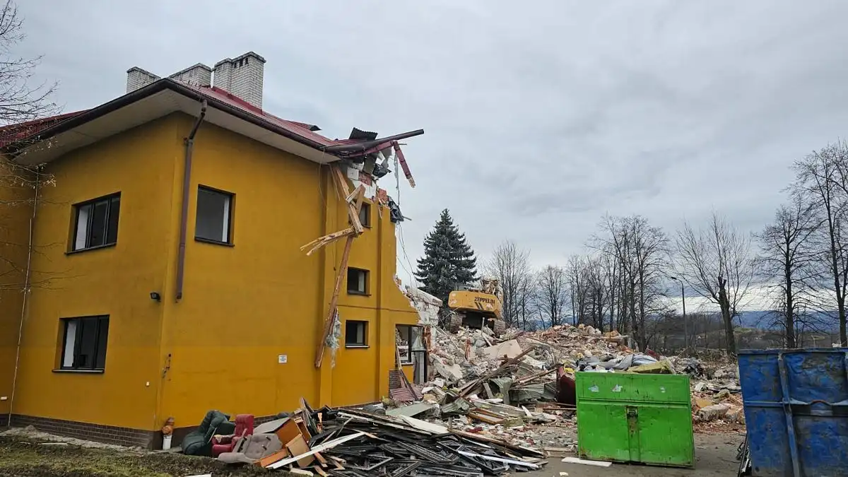 Trwa rozbiórka budynku JRG nr 2 w Nowym Sączu