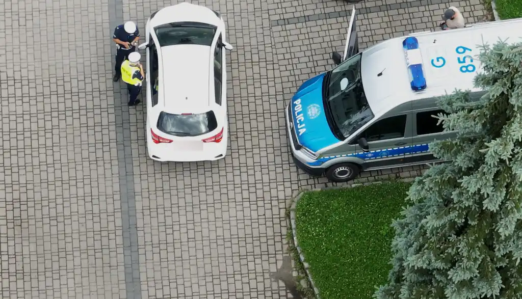 Nowy Sącz: Policjanci drogówki przy pomocy drona rejestrowali wykroczenia w rejonie przejść dla pieszych