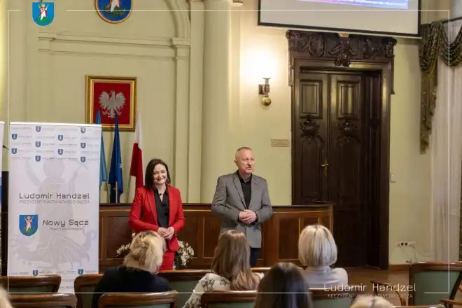 Szkolenie dotyczące Krajowego Systemu e-Faktur w nowosądeckim ratuszu