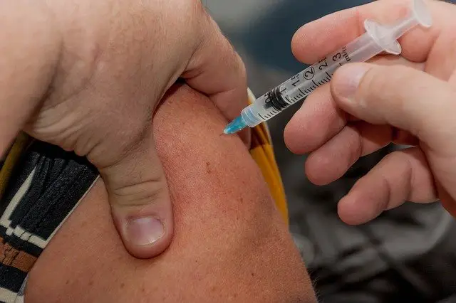 Dodatkowe szczepienia na COVID-19 w okresie świątecznym w nowosądeckim ratuszu