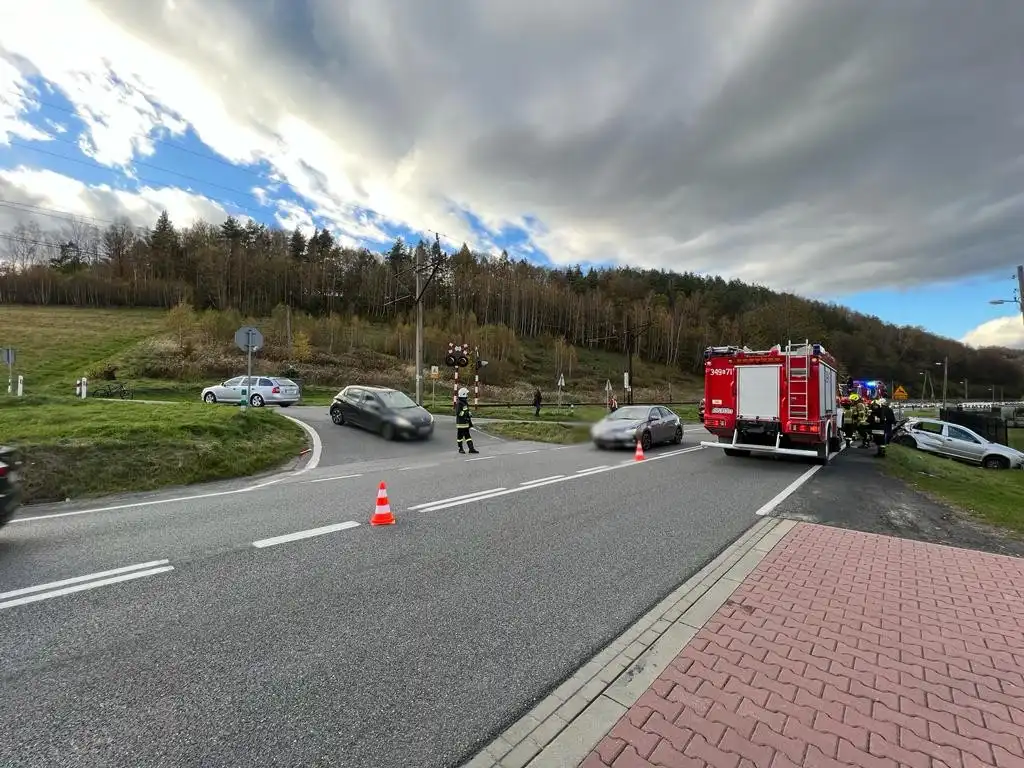 Barcice: kolizja samochodu osobowego z pociągiem