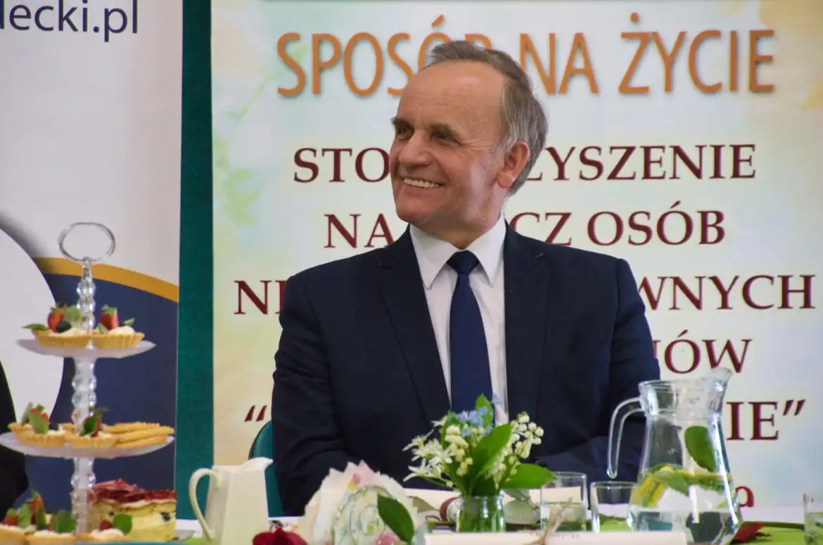 Powiatowy Ośrodek Wsparcia w Muszynie ma nowy samochód do przewozu osób niepełnosprawnych