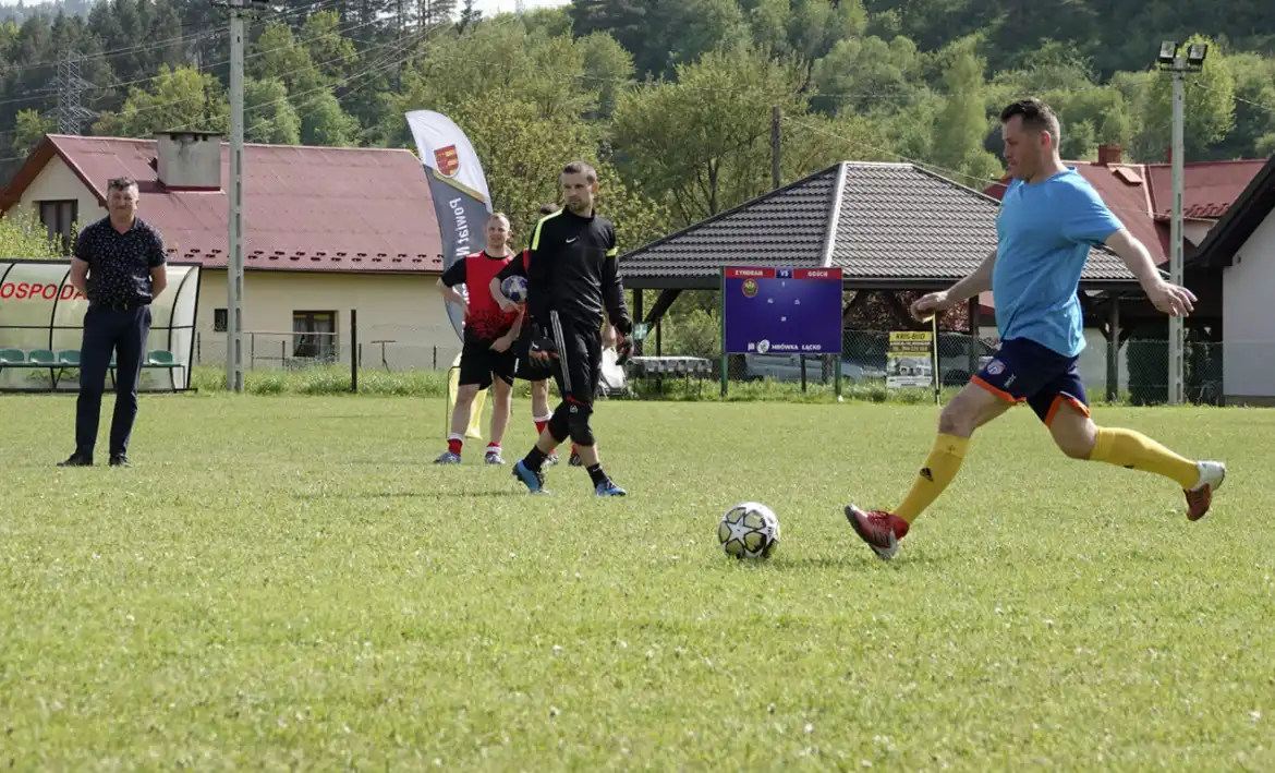 Samorządowcy z Korzennej z pucharem Starosty