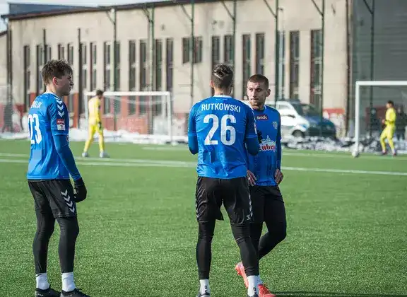 Trzy gole Hutnika, Sandecja przegrywa w sparingu 3:2