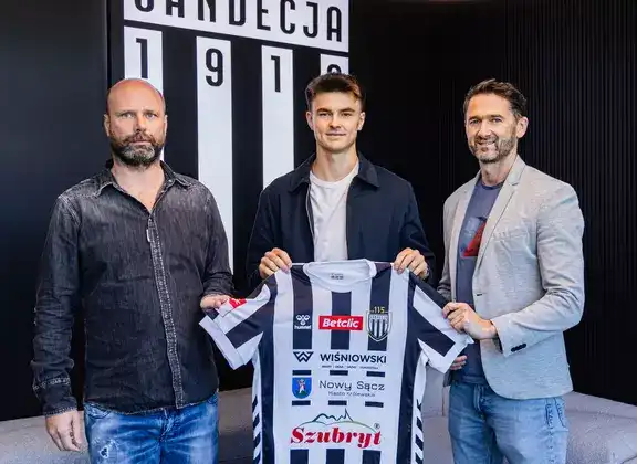 Sandecja wzmacnia obronę. Do zespołu dołącza Wiktor Pleśnierowicz