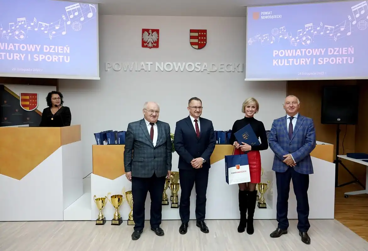 Nagrody starosty z okazji Powiatowego Dnia Działacza Kultury i Sportu