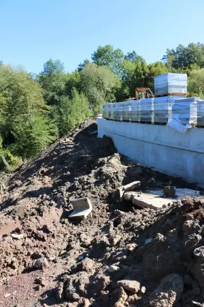 Limanowa: Trwają prace nad stabilizacją osuwiska przy ul. Paderewskiego