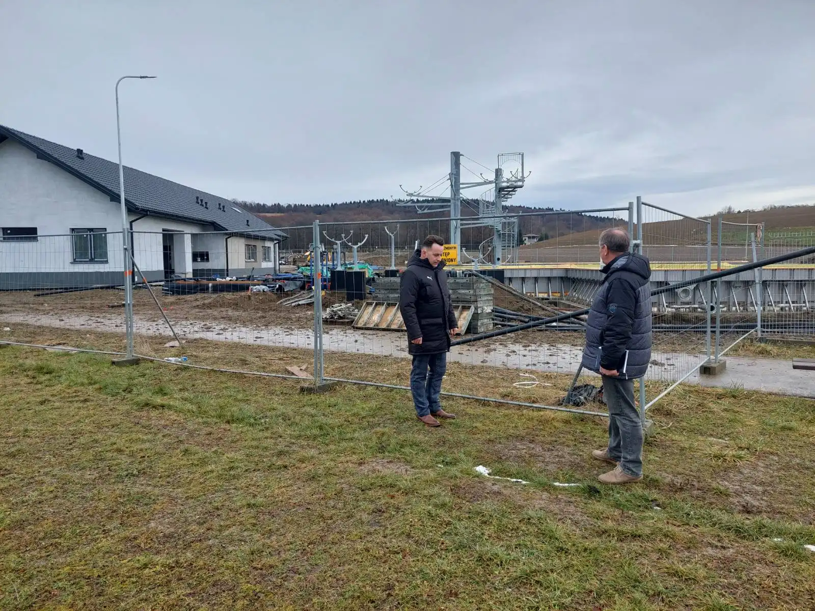 Bobowa inwestuje w rekreację. Powstaje nowoczesne kąpielisko i lodowisko