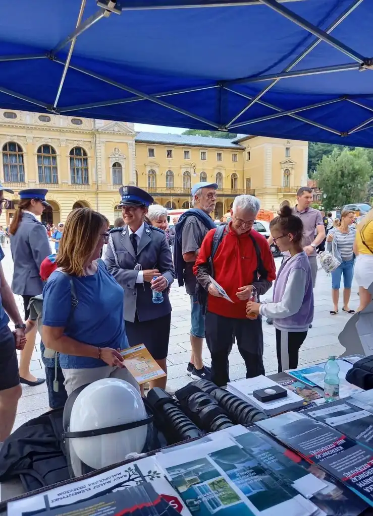 Uroczysty apel z okazji 104. rocznicy powołania Policji Państwowej. Wydarzeniu towarzyszył piknik profilaktyczno-edukacyjny