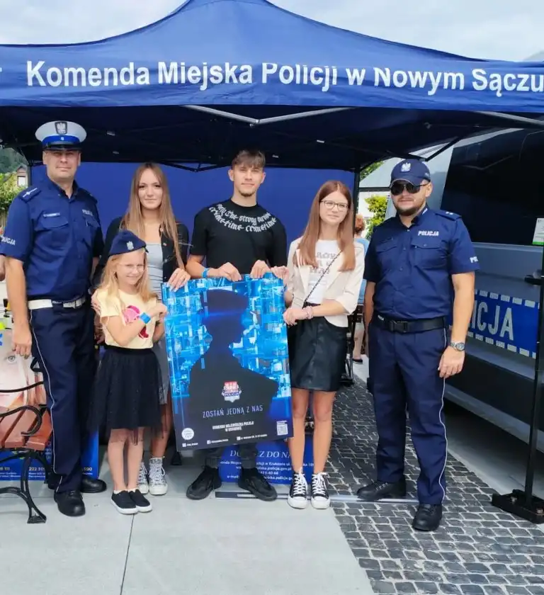 Profilaktyka i promocja zawodu policjanta podczas pikniku towarzyszącego obchodom Święta Policji w Muszynie