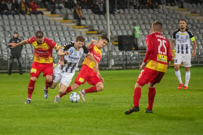 Sandecja pokonuje lidera rozgrywek Fortuna I ligi Koronę Kielce i awansuje na trzecią lokatę w tabeli