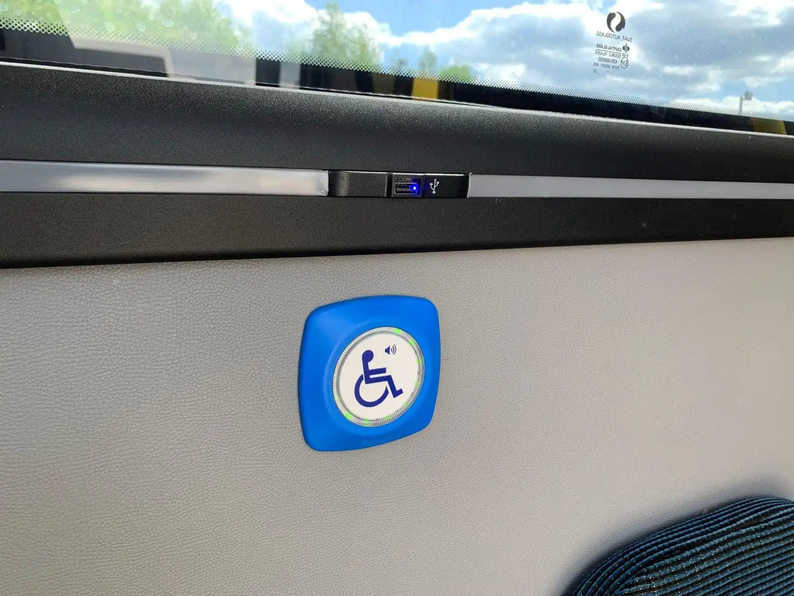 Nowoczesność na trasie Wola Kurowska – Nowy Sącz. Nowy autobus i zniżki dla seniorów