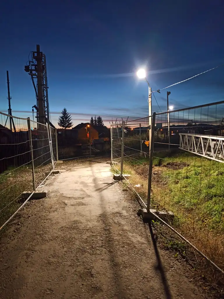 Nowe oświetlenie na ul. Kolejowej. Sukces mieszkańców i radnego Rogóża