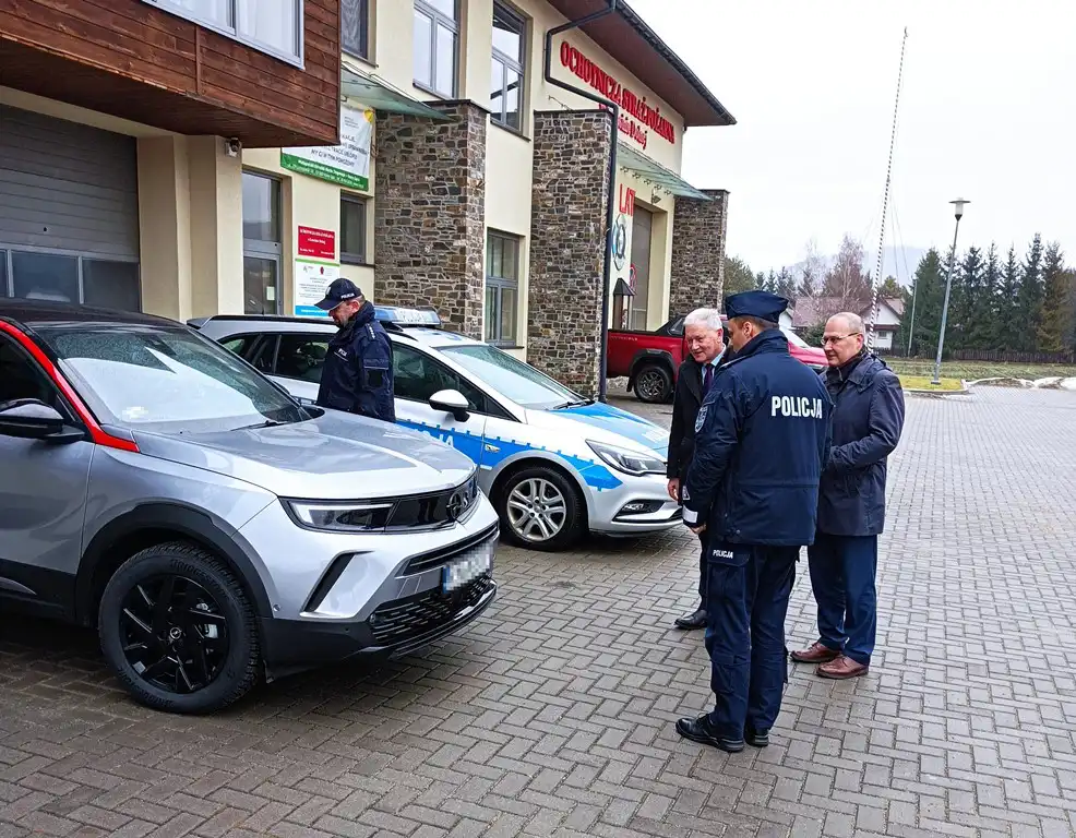 Łososiński Komisariat ma nowy radiowóz
