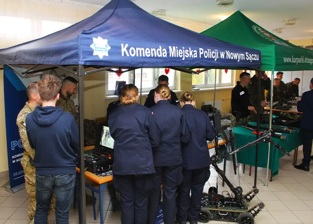 Nawojowa: Wystawa poświęcona pamięci poległych mundurowych