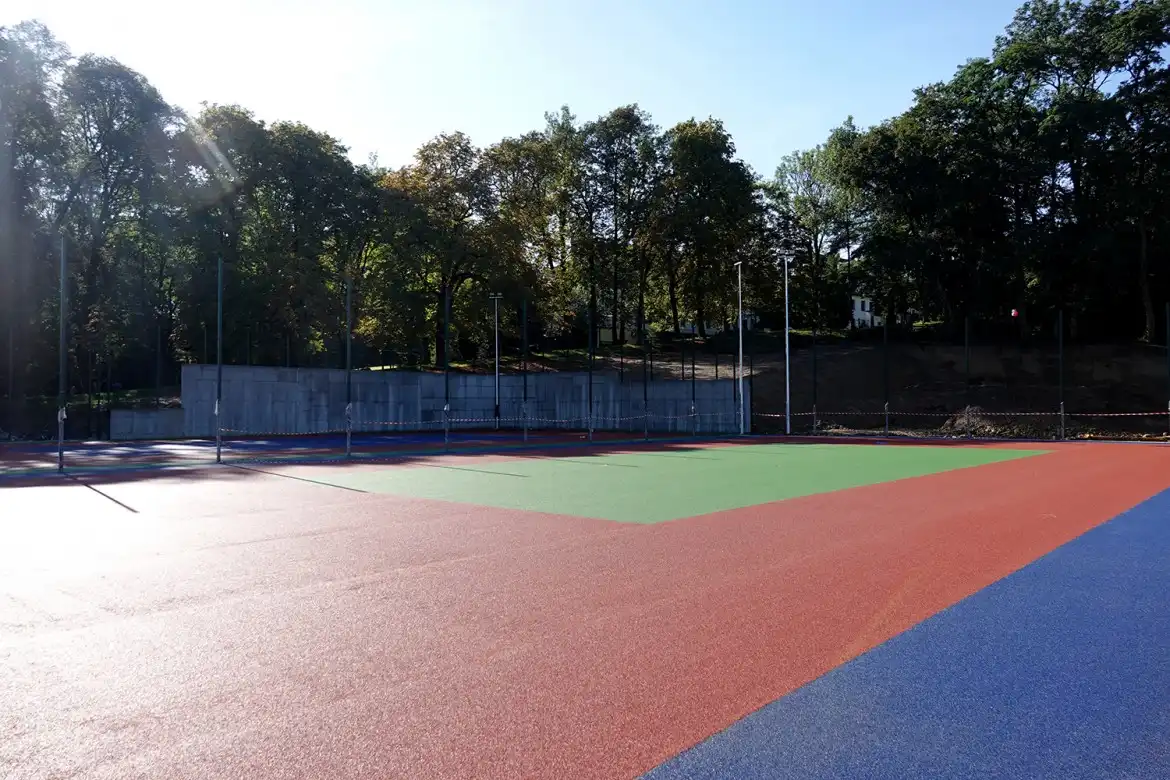 Powiatowe Centrum Sportu w Marcinkowicach: otwarcie kompleksu boisk i basenu już w listopadzie tego roku