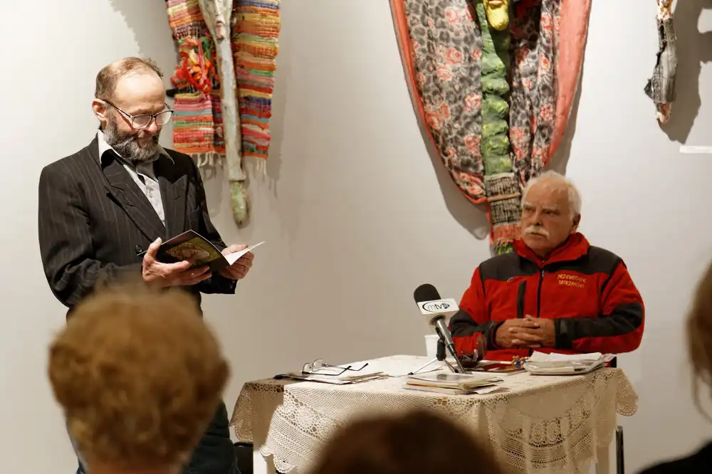 Poetyckie spotkanie z Julianem Klamerusem w Muzeum Nikifora
