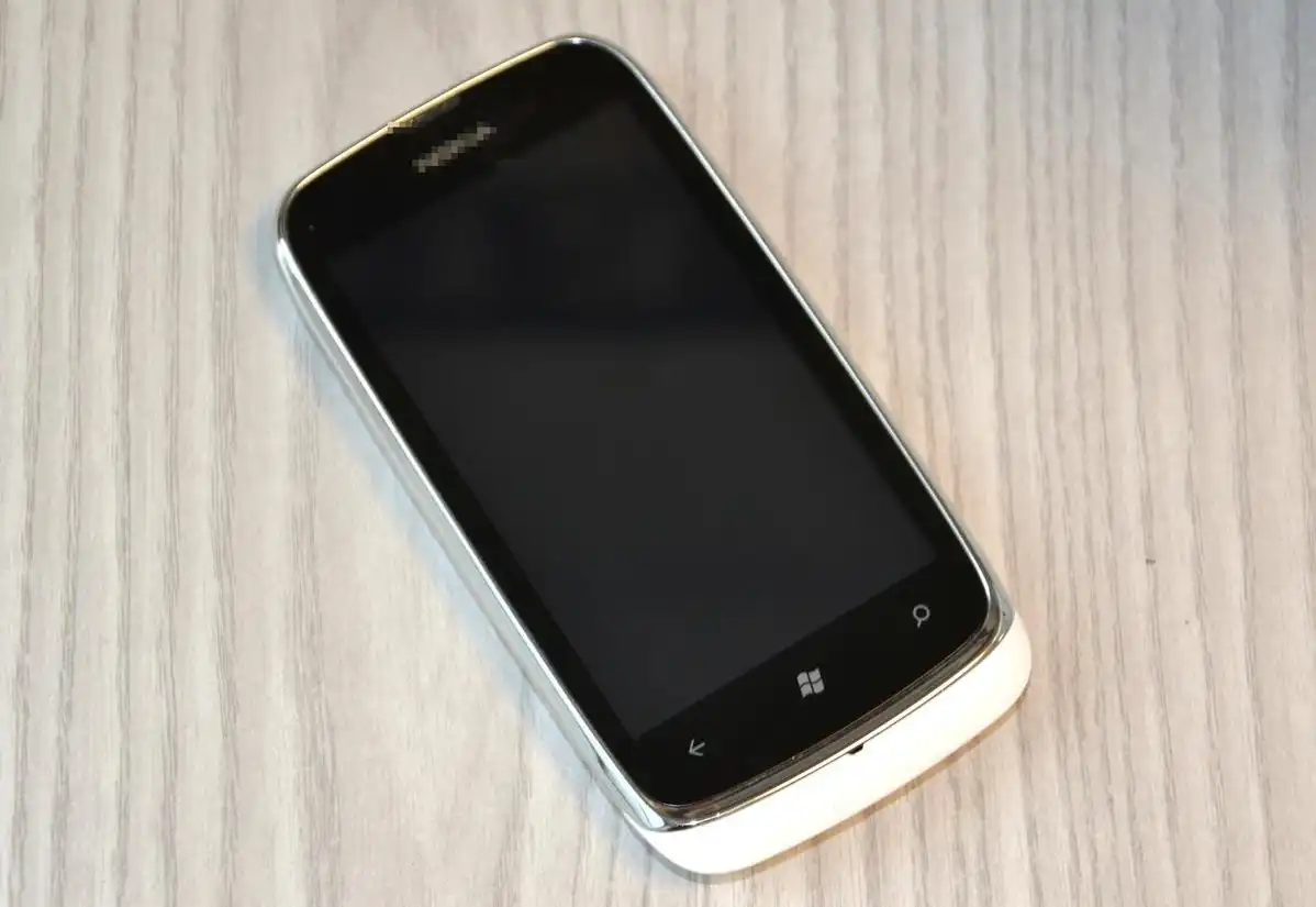 Znaleziono telefon komórkowy. Można go odebrać w sądeckiej komendzie