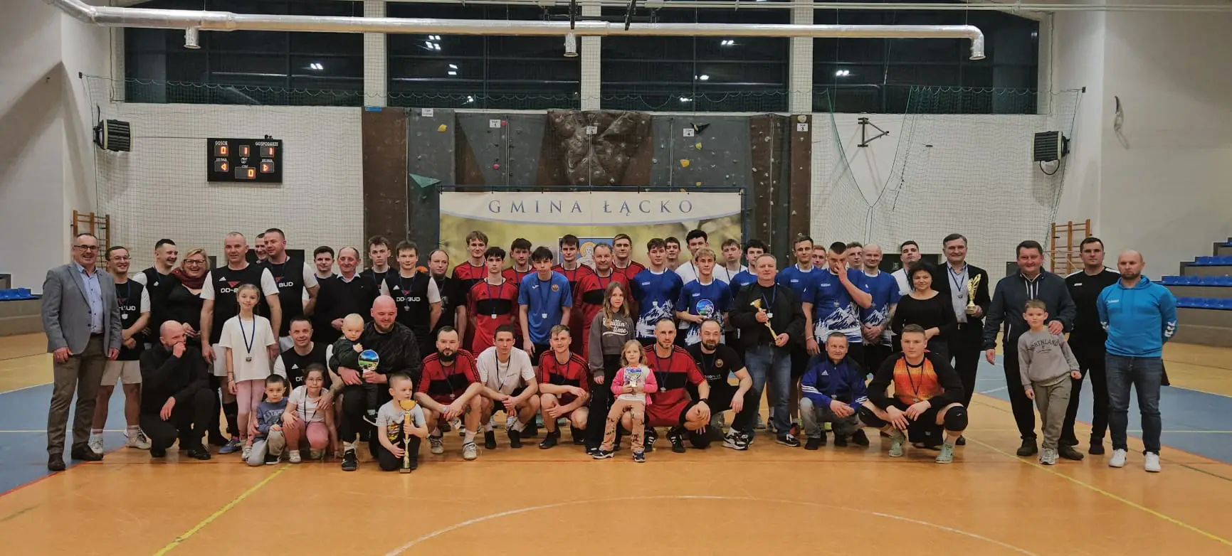 14 sołectw, jeden zwycięzca. Halowy turniej piłki nożnej w gminie Łącko pełen sportowych emocji
