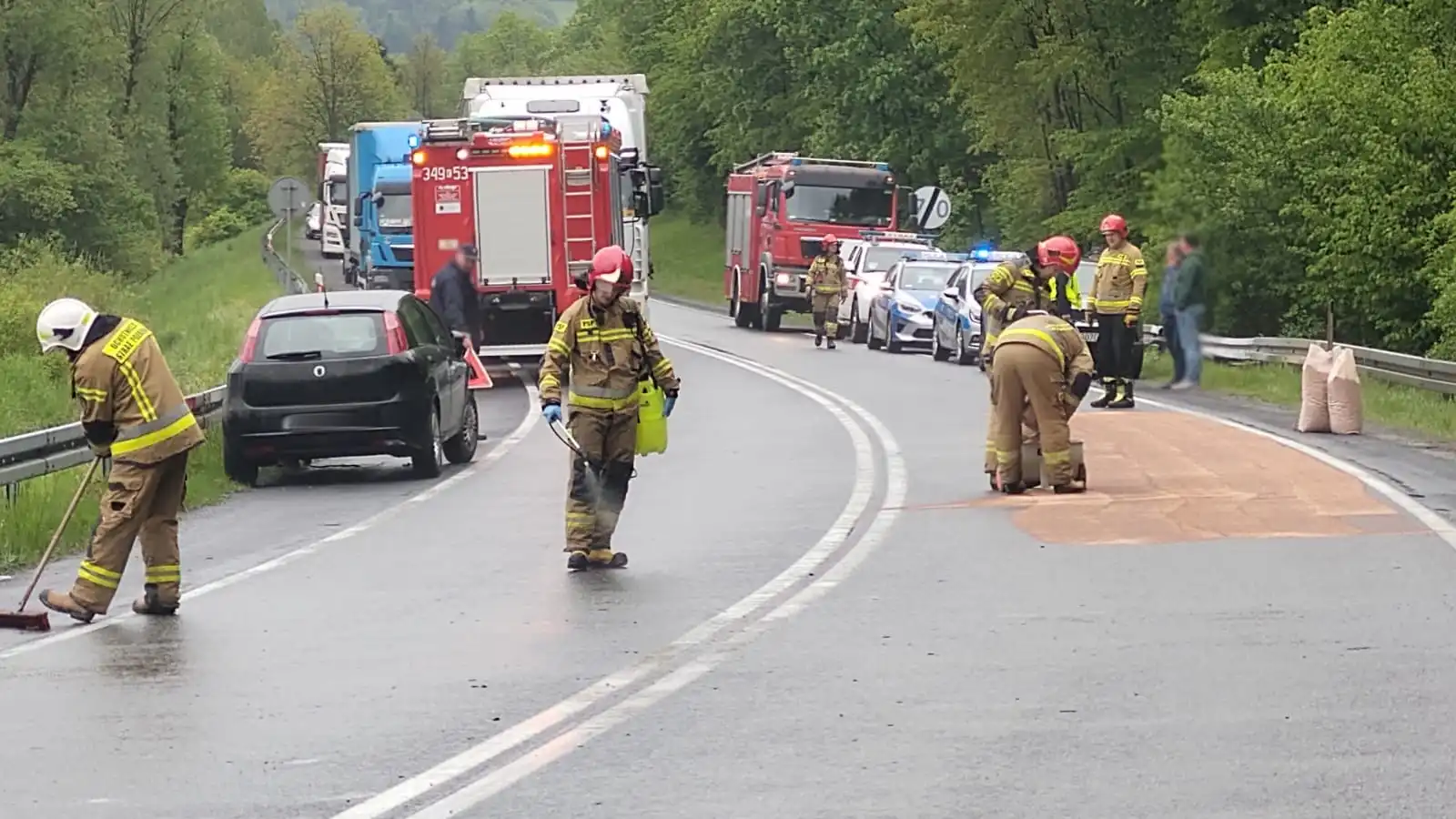Wypadek w Witowicach Górnych. Zderzyły się dwa auta osobowe. Jedna osoba trafiła do szpitala