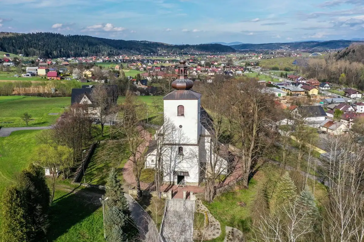 Parafia pw. Narodzenia Najświętszej Maryi Panny w Jazowsku z promesą na kontynuacje prac konserwatorskich